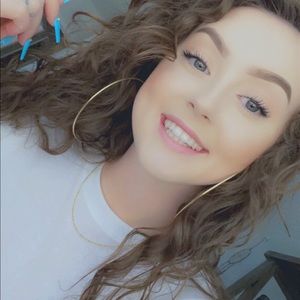 Meet your Posher, Tayler